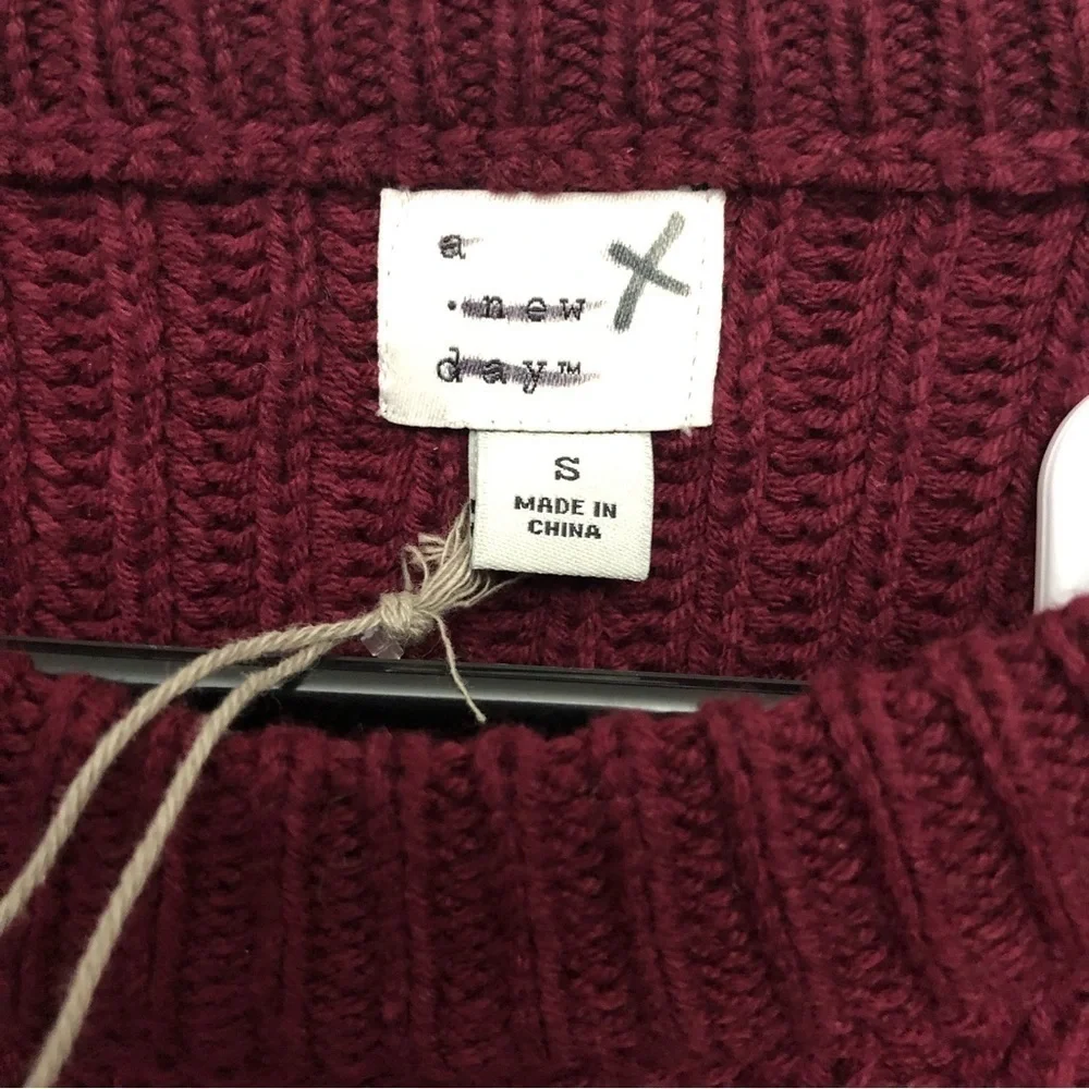 A New Day Women’s Burgandy & Pink Cable Knit Sweater Small‎ NWOT